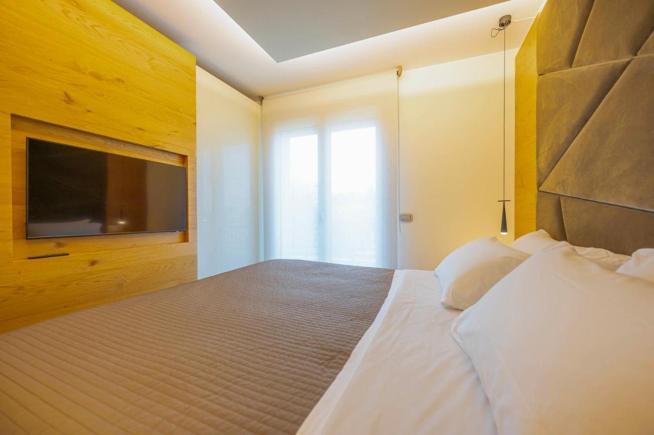 Venice New Luxury Penthouse - Free Parking And Roof Terrace Apartamento Mestre